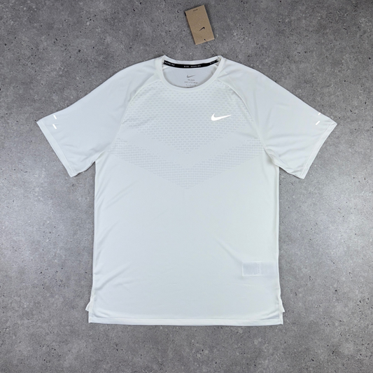 Nike stride t-shirt 'sail'