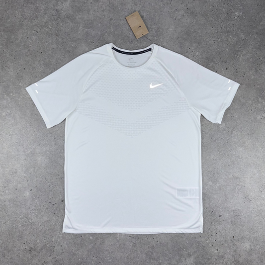 Nike stride t-shirt 'white'