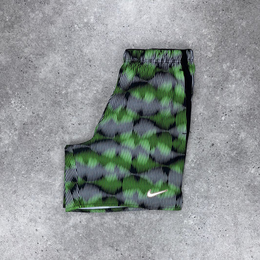 Nike graphic challenger 18cm shorts 'green strike'