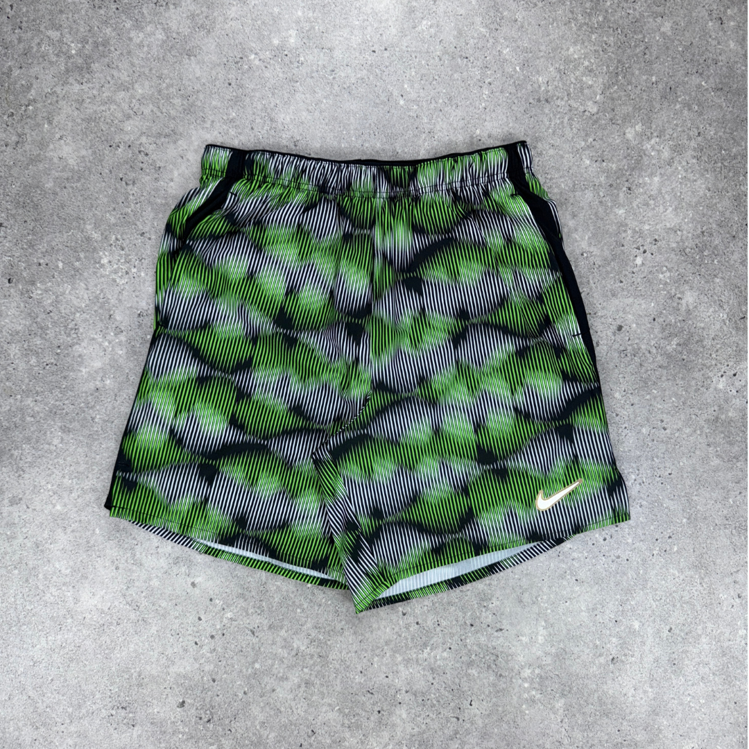 Nike graphic challenger 18cm shorts 'green strike'