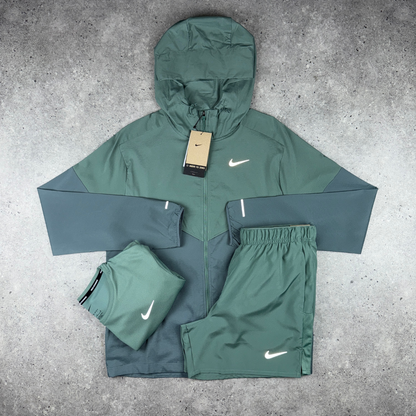 Nike challenger 13cm shorts 'clay green'